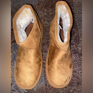 Arizona Spring Cognac Women ankle boot with faux fur lining, size 8